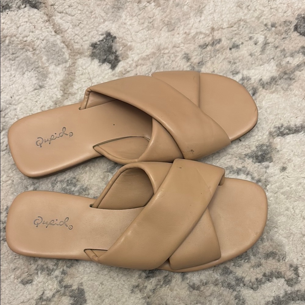 Qupid Tan Sandals with Crisscross Straps Size 7